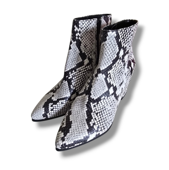 New 🥀 ALDO Ladies Gray Snakeskin Leather Ankle Boots - Picture 3 of 16